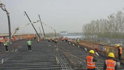 实拍!G106京广线东明黄河公路大桥建设最新进展!